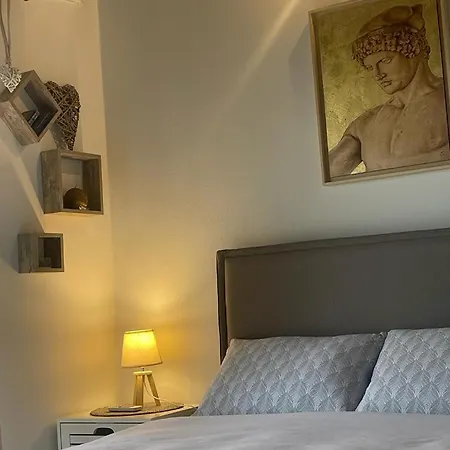 Cozy Loft - View Of The 아파트